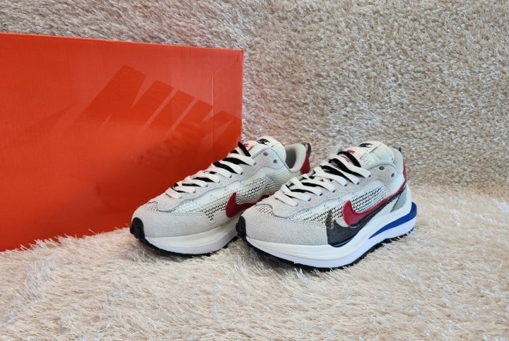 나이키 x 사카이 베이퍼와플 흰빨