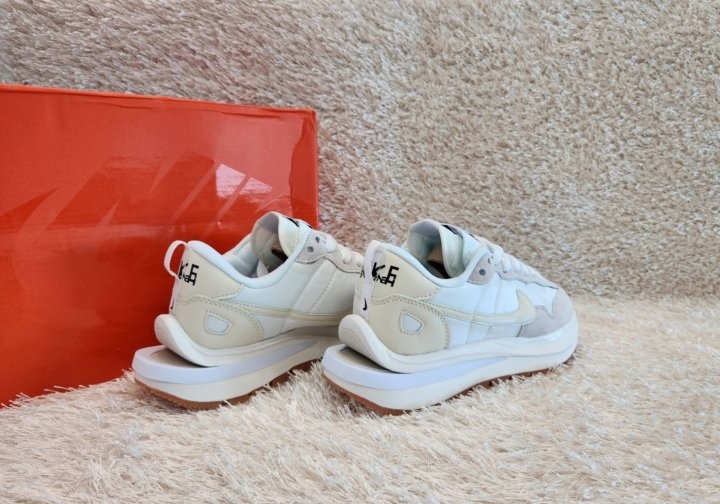 나이키 x 사카이 베이퍼와플 크림화이트