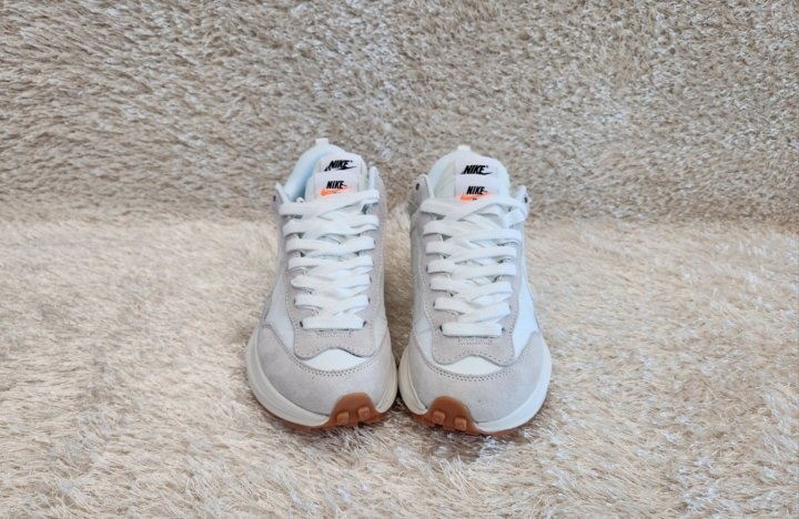 나이키 x 사카이 베이퍼와플 크림화이트