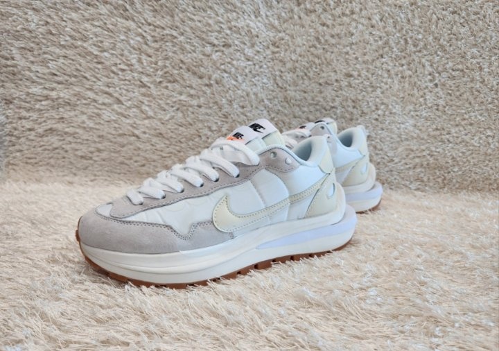 나이키 x 사카이 베이퍼와플 크림화이트