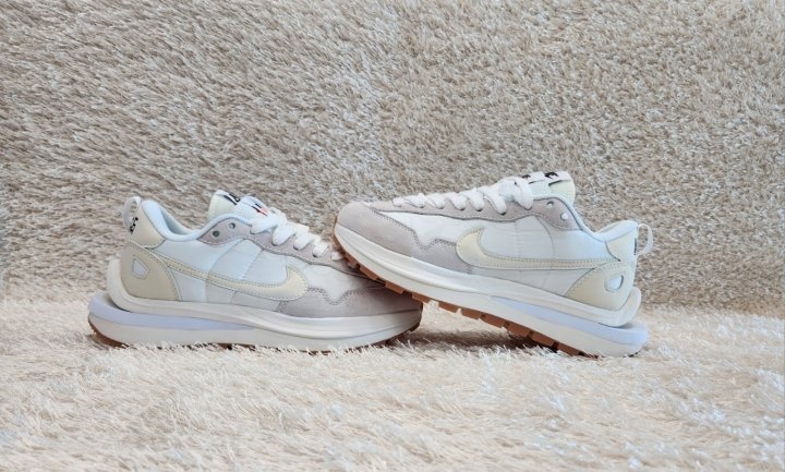 나이키 x 사카이 베이퍼와플 크림화이트