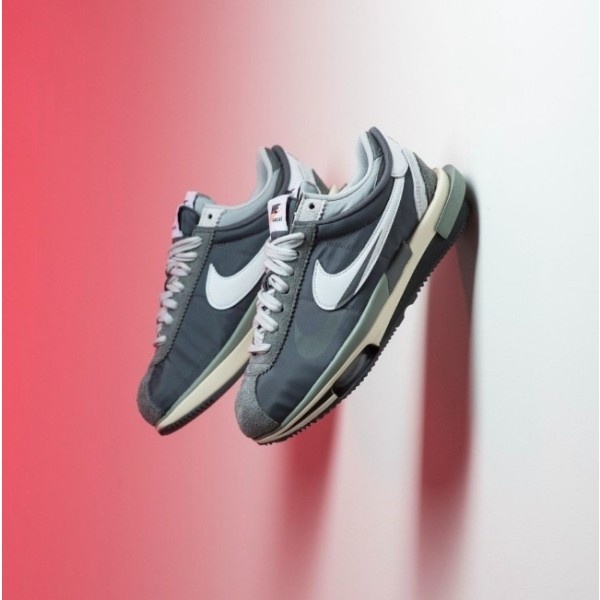 나이키 X 사카이 줌 코르테즈 아이언 그레이