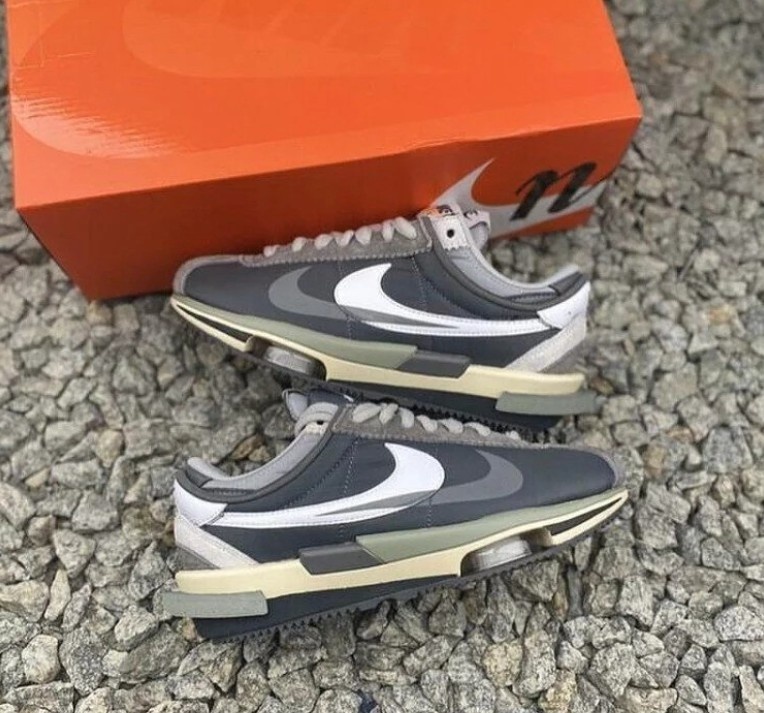 나이키 X 사카이 줌 코르테즈 아이언 그레이