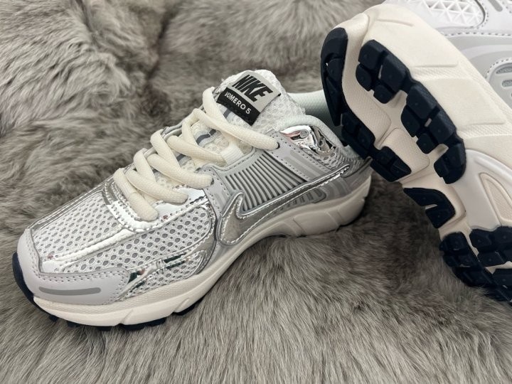 나이키 x 줌보메로5 포톤 더스트 앤 메탈릭실버