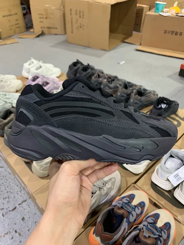 아디다스 이지 부스트 700 V2 반타 2019 -해외배송-