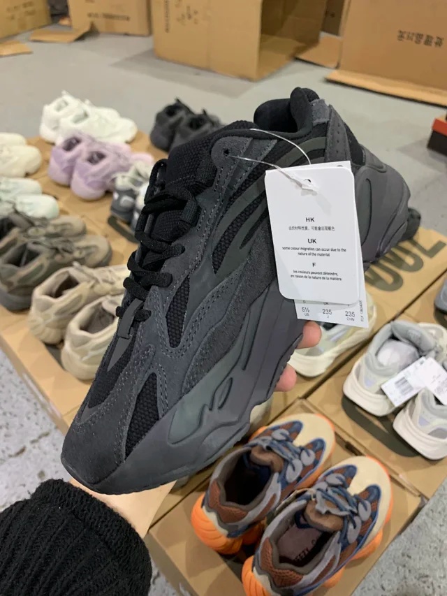 아디다스 이지 부스트 700 V2 반타 2019 -해외배송-