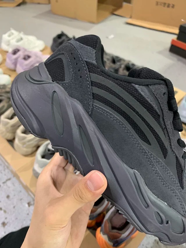 아디다스 이지 부스트 700 V2 반타 2019 -해외배송-