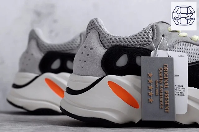 아디다스 이지 부스트 700 웨이브 러너 솔리드 그레이 -해외배송-