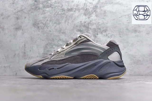 아디다스 이지 부스트 700 V2 테프라 -해외배송-