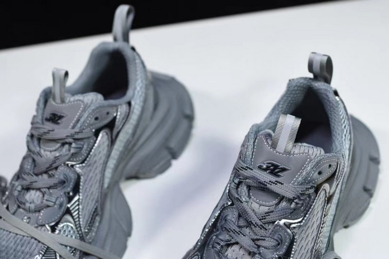 발렌시아가 3XL 스니커즈 블랙 -해외배송-