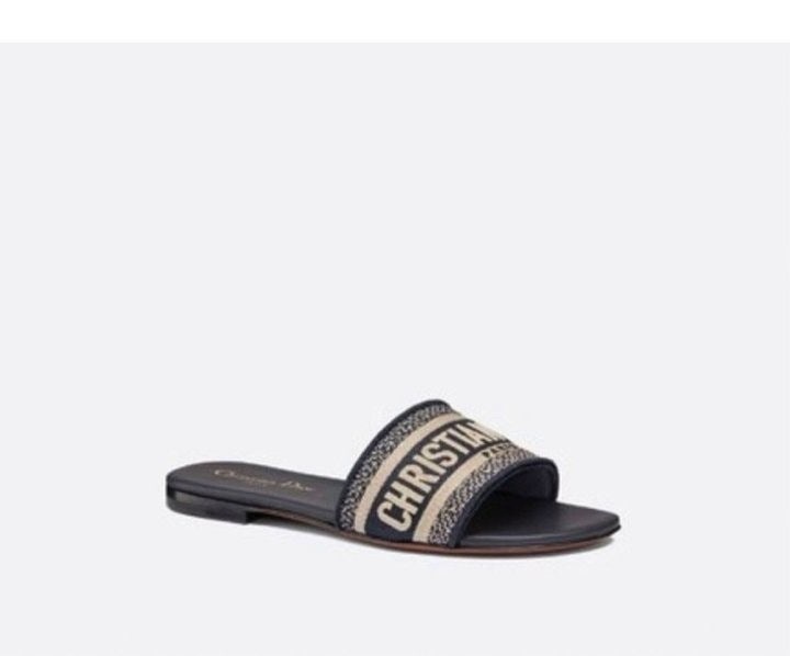 디올 디웨이 오블리크 뮬 슬리퍼