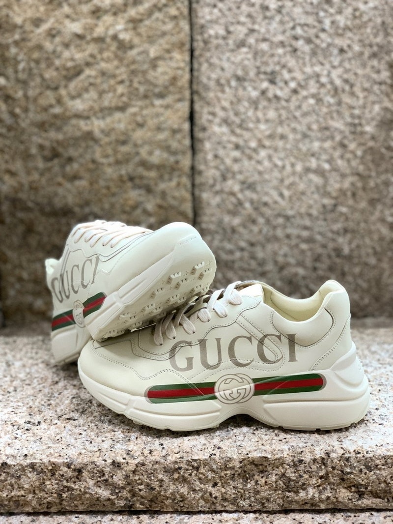 구찌 띠로고 라이톤 스니커즈