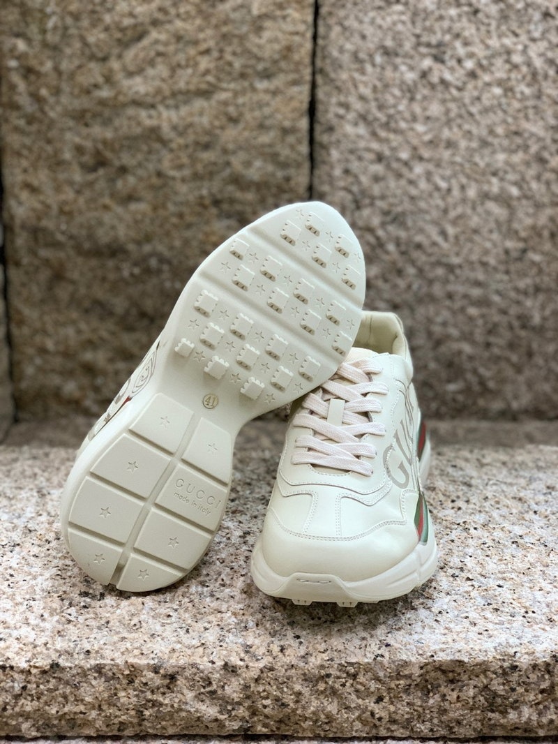 구찌 띠로고 라이톤 스니커즈