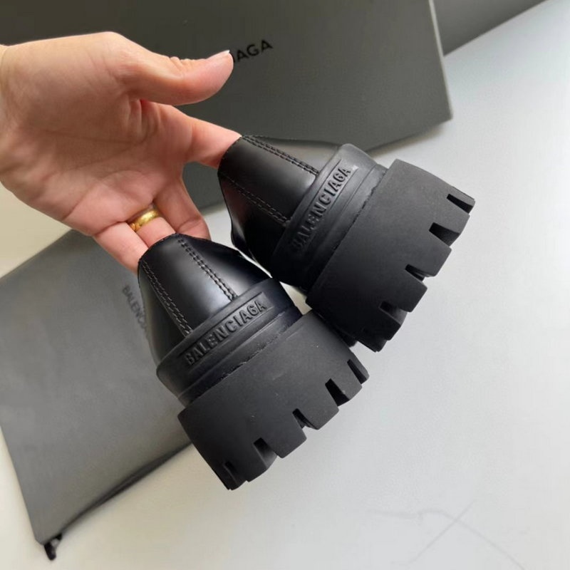 발렌시아가 스트라이크 청키 솔 가죽 더비슈즈 블랙 - 해외배송