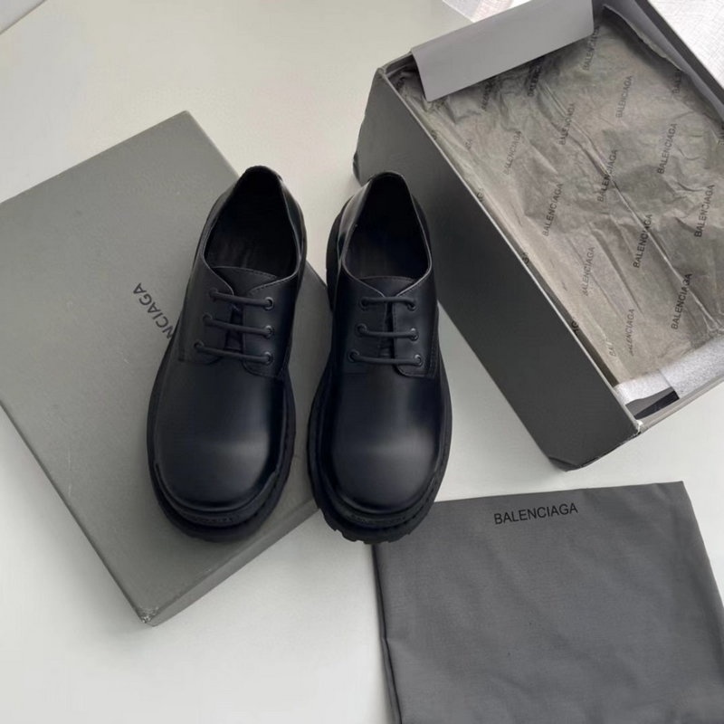 발렌시아가 스트라이크 청키 솔 가죽 더비슈즈 블랙 - 해외배송