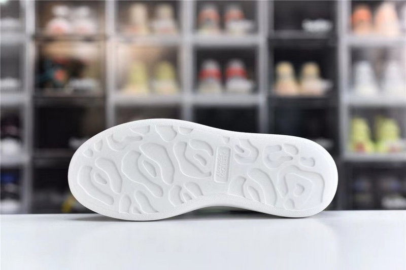 알렉산더 맥퀸 오버사이즈드 스니커즈 화이트 블랙 -해외배송-