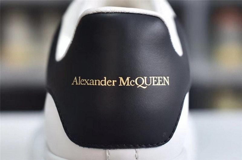 알렉산더 맥퀸 오버사이즈드 스니커즈 화이트 블랙 -해외배송-