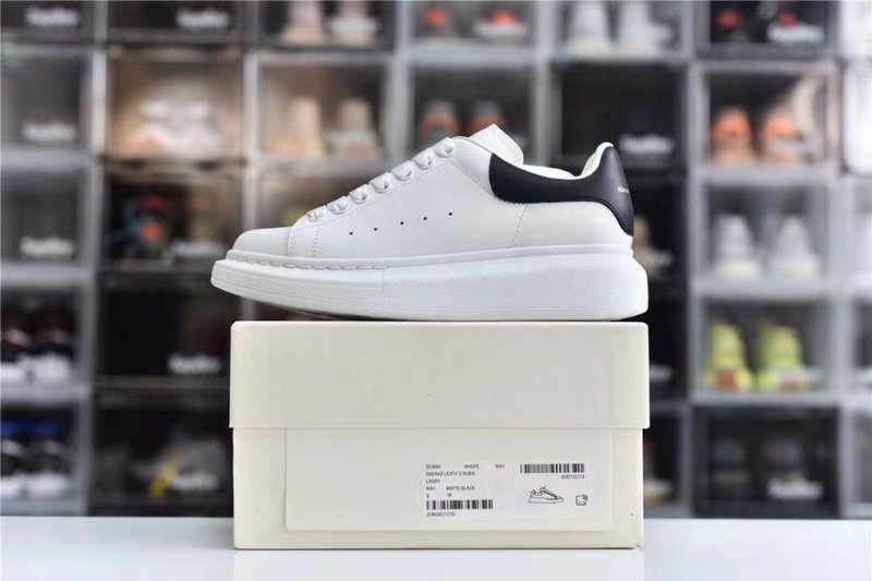 알렉산더 맥퀸 오버사이즈드 스니커즈 화이트 블랙 -해외배송-