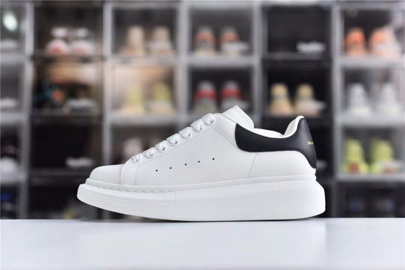 알렉산더 맥퀸 오버사이즈드 스니커즈 화이트 블랙 -해외배송-