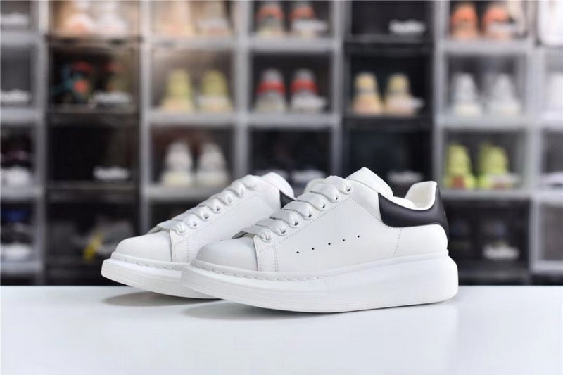 알렉산더 맥퀸 오버사이즈드 스니커즈 화이트 블랙 -해외배송-