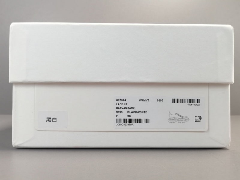 알렉산더 맥퀸 트레드 슬릭 레이스 업 블랙 화이트 -해외배송-