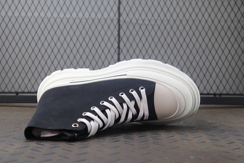 알렉산더 맥퀸 트레드 슬릭 하이탑 부츠 블랙 화이트 -해외배송-