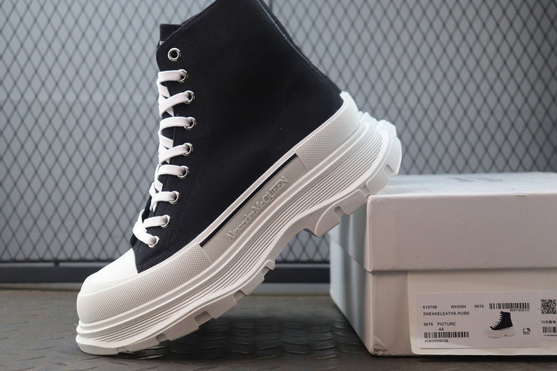 알렉산더 맥퀸 트레드 슬릭 하이탑 부츠 블랙 화이트 -해외배송-