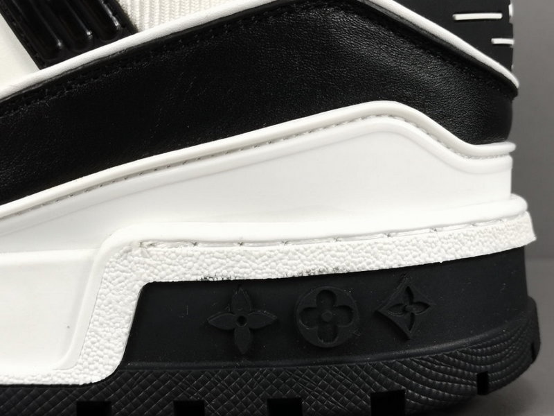 루이비통 트레이너 스니커즈 화이트/블랙 -해외배송-