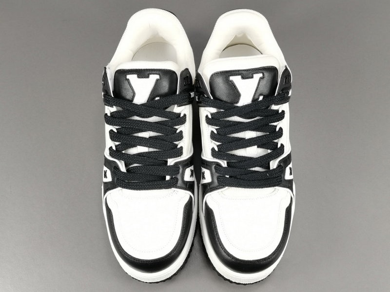 루이비통 트레이너 스니커즈 화이트/블랙 -해외배송-