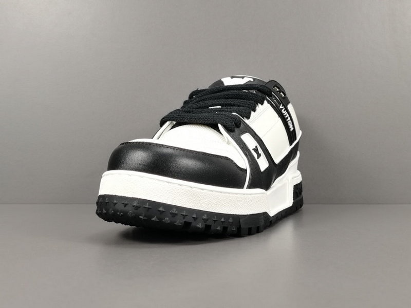 루이비통 트레이너 스니커즈 화이트/블랙 -해외배송-