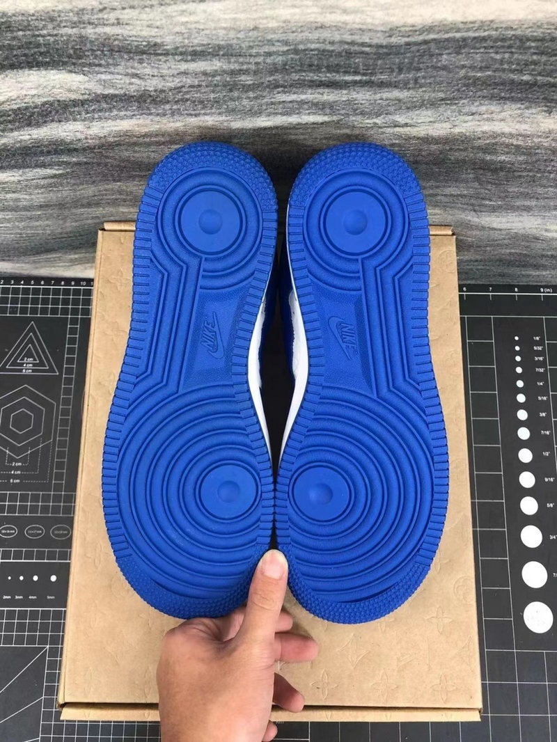 루이비통 x 나이키 에어포스 1 로우 스니커즈 바이 버질 아블로 화이트 팀로얄