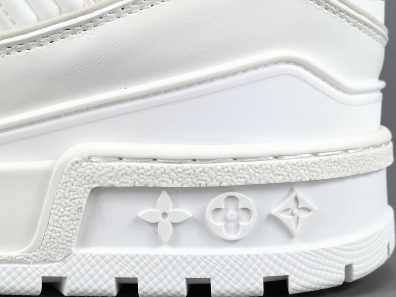 루이비통 트레이너 스니커즈 화이트 -해외배송-