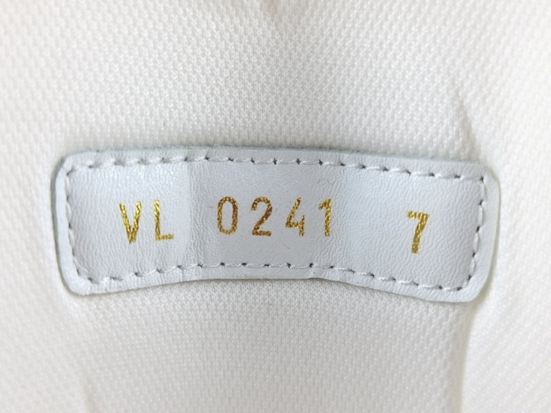 루이비통 트레이너 스니커즈 화이트 -해외배송-