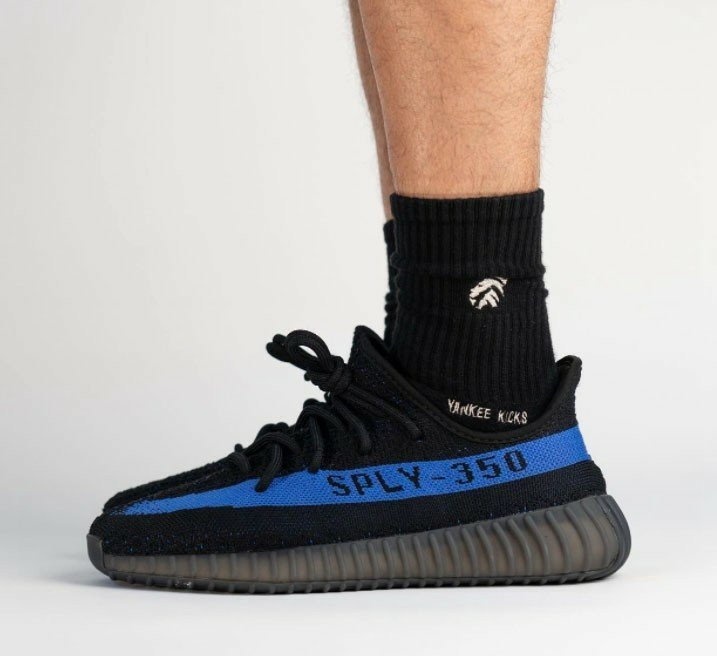 이지부스트 350V2 디즐링 블루 조던인뉴욕