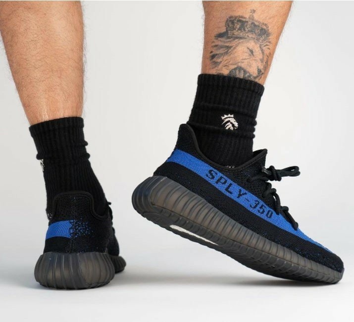 이지부스트 350V2 디즐링 블루 조던인뉴욕