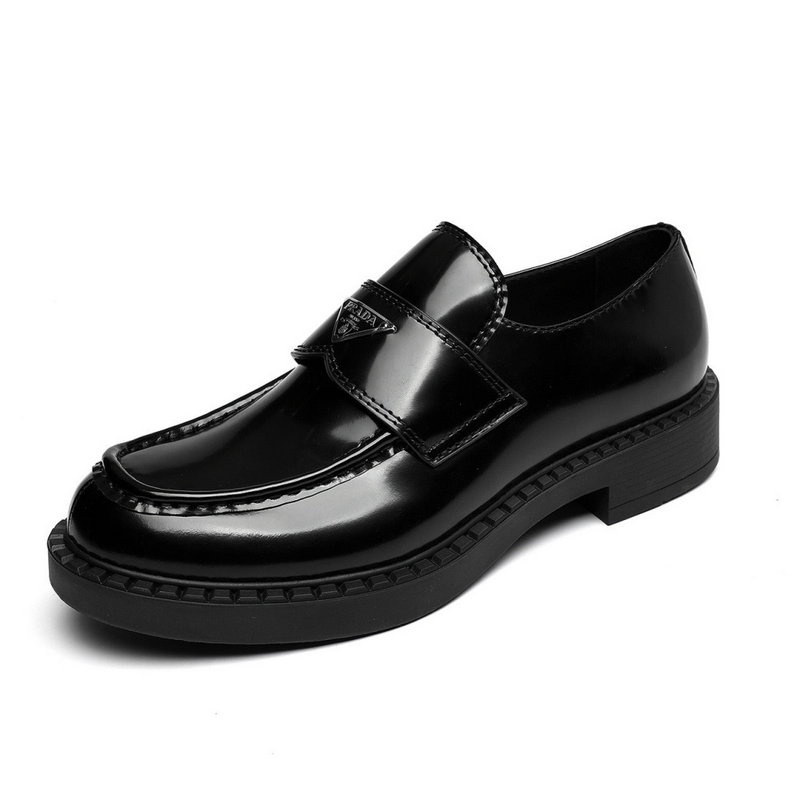 프라다 삼각로고 브러쉬드 로퍼 - 블랙