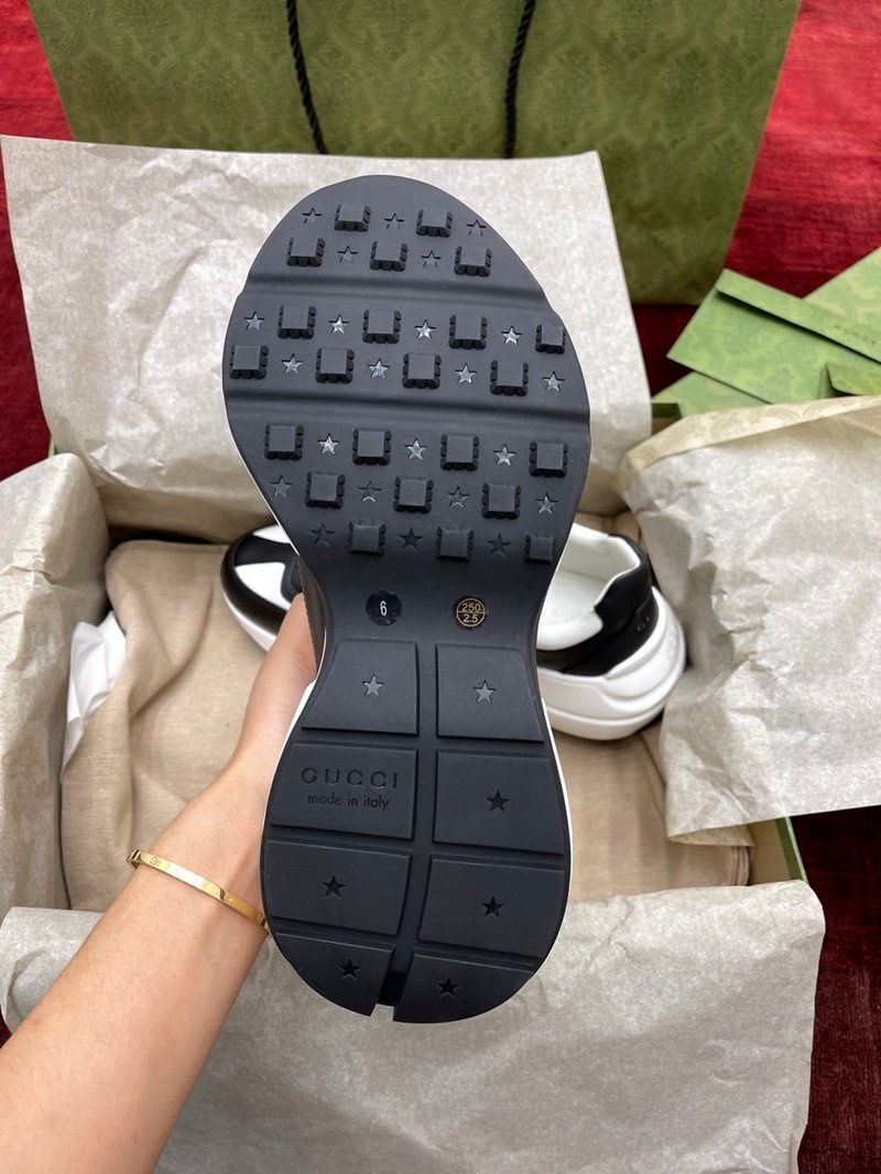 구찌 라이톤 레더 스니커즈 블랙/화이트