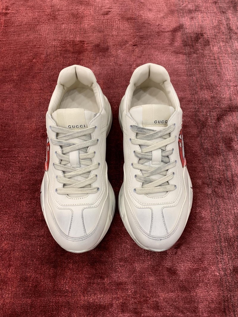 구찌 라이톤 레더 스니커즈 입 모양 프린트