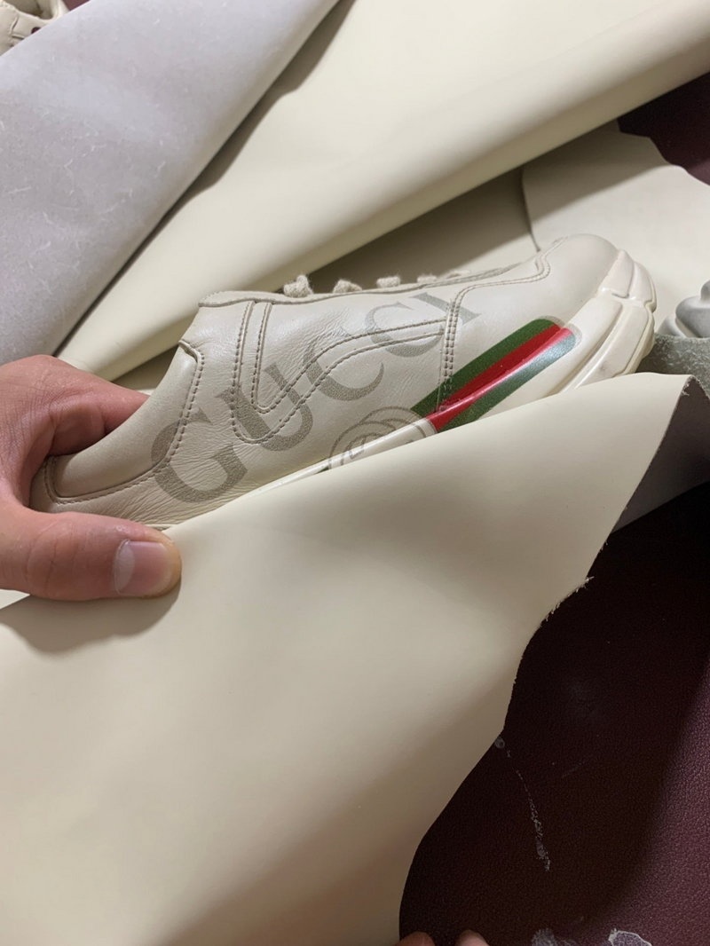 구찌 라이톤 레더 스니커즈 입 모양 프린트