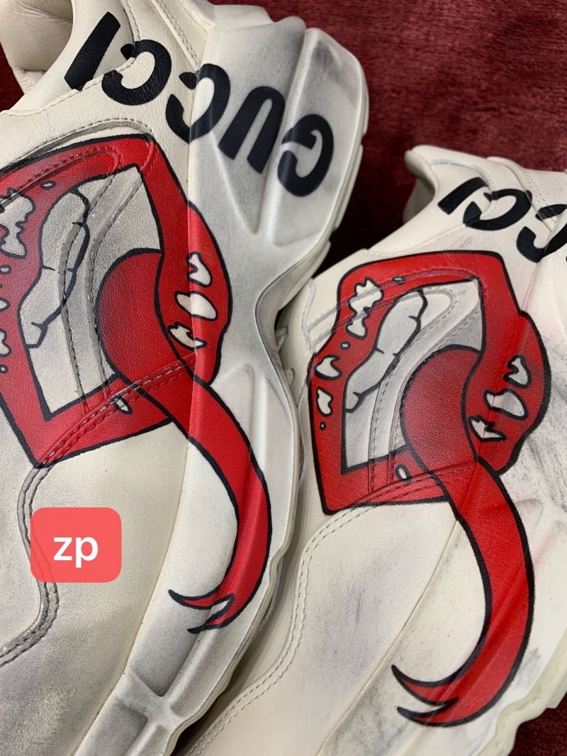 구찌 라이톤 레더 스니커즈 입 모양 프린트