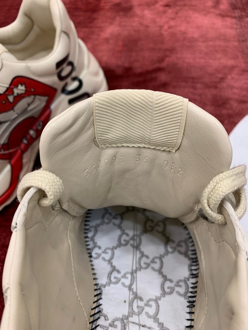 구찌 라이톤 레더 스니커즈 입 모양 프린트