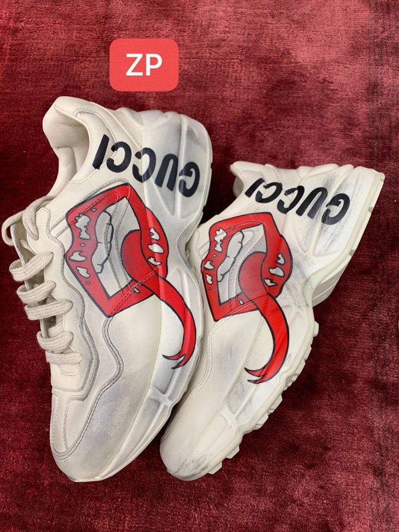 구찌 라이톤 레더 스니커즈 입 모양 프린트