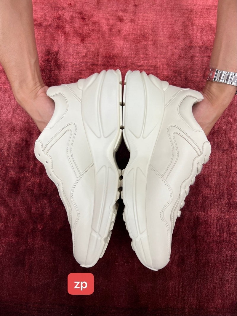 구찌 라이톤 레더 스니커즈 타이거