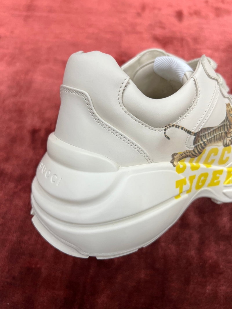 구찌 라이톤 레더 스니커즈 타이거