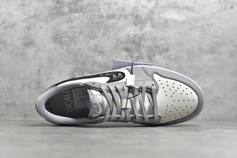 디올 x 나이키 OG 조던1 로우 스니커즈