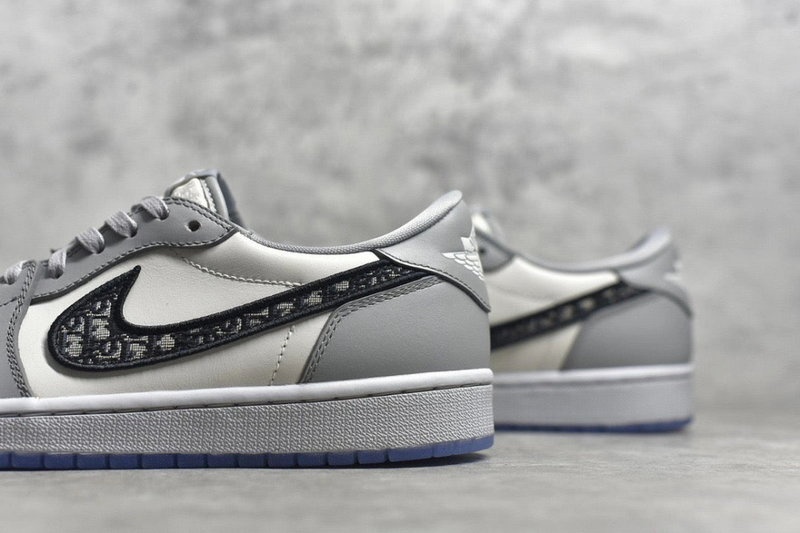 디올 x 나이키 OG 조던1 로우 스니커즈