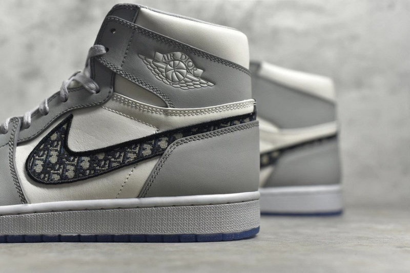 디올 x 나이키 OG 조던1 하이탑 스니커즈