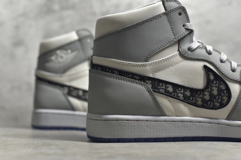 디올 x 나이키 OG 조던1 하이탑 스니커즈