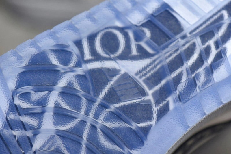 디올 x 나이키 OG 조던1 하이탑 스니커즈