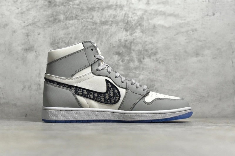 디올 x 나이키 OG 조던1 하이탑 스니커즈